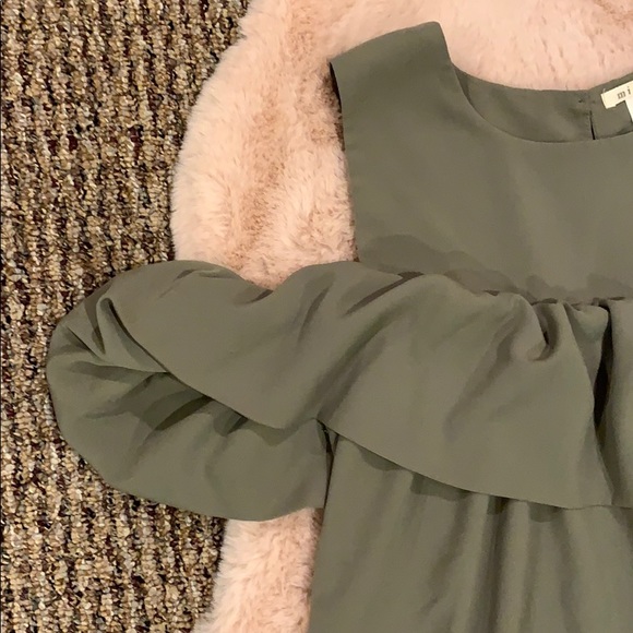 5 for $25🎈 Francescas collections MIAMI cold shoulder dress - Picture 2 of 5